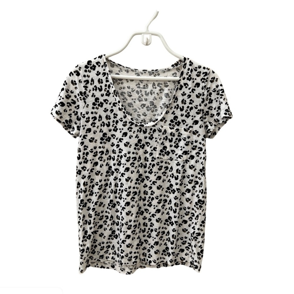 Caslon black/army green cheetah print v neck t-shirt size S